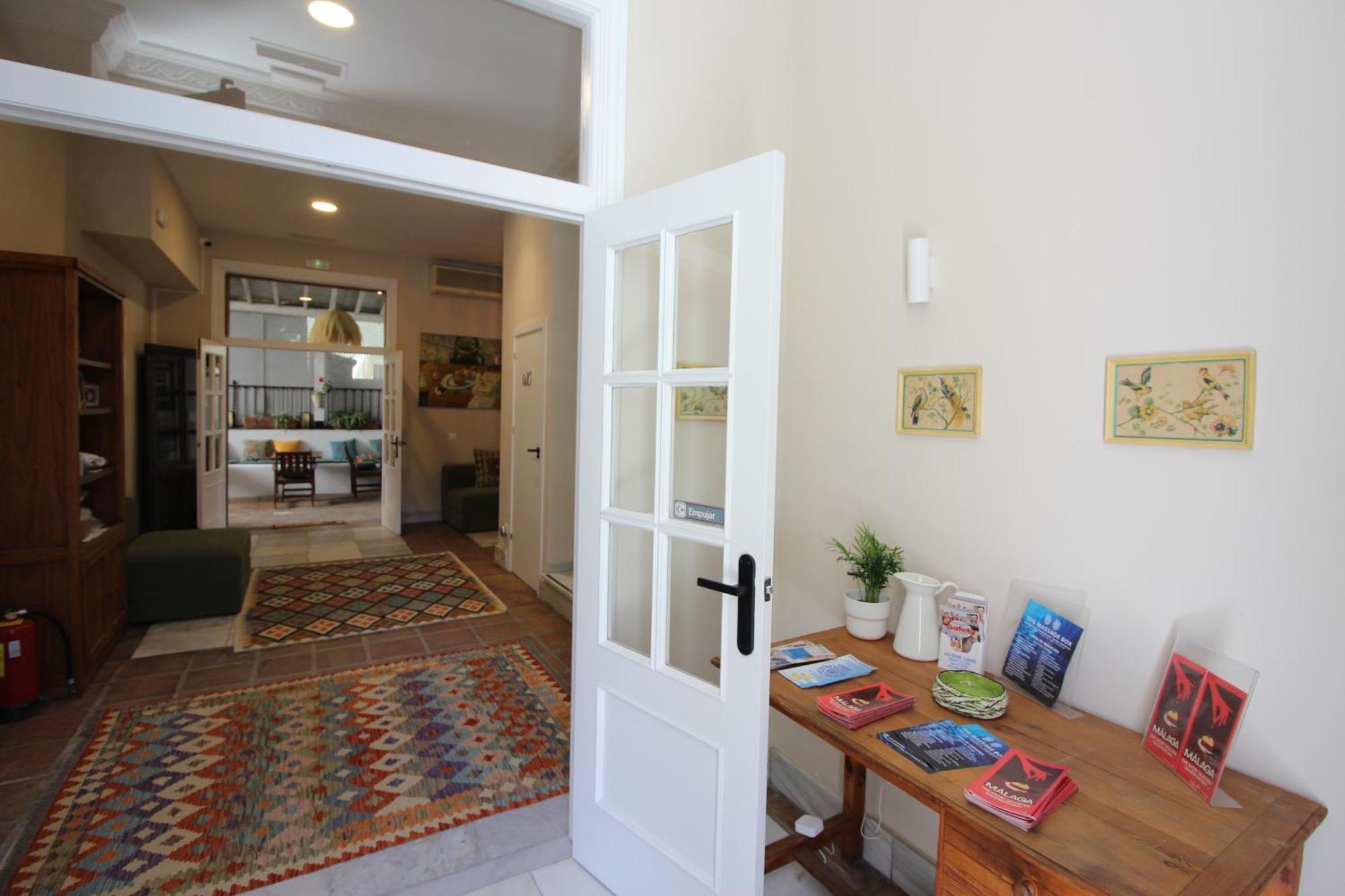 Hostal Las Acacias Малага Екстер'єр фото